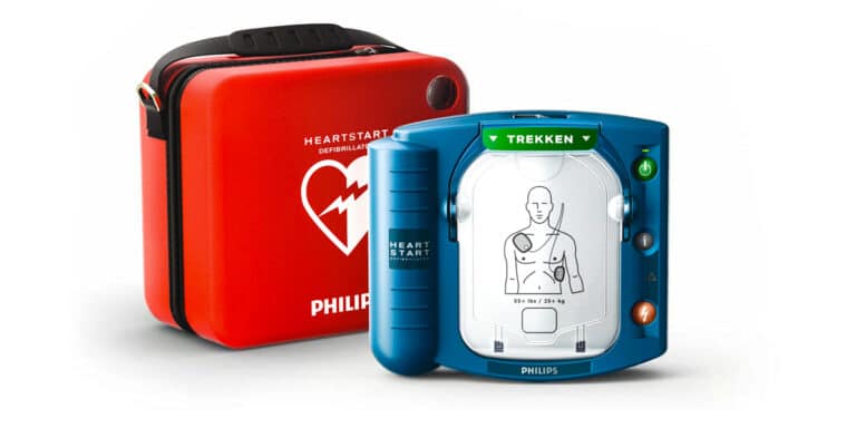 Philips HeartStart HS1 AED met draagtas en instructieweergave.